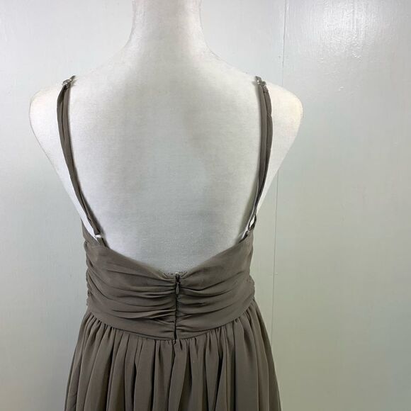 Twelve by Twelve Gray Sleeveless Fit Flare Dress Feathers on Skirt Size M - Picture 4 of 11